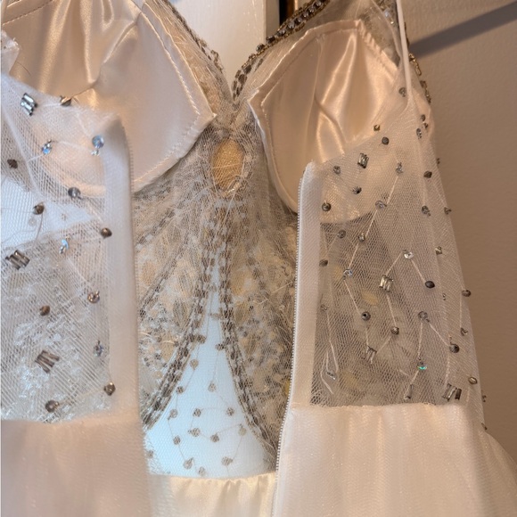 Dress - Picture 8 of 9